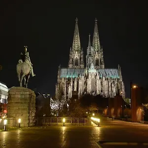 50 Qm Zentral In Domnaehe Cologne